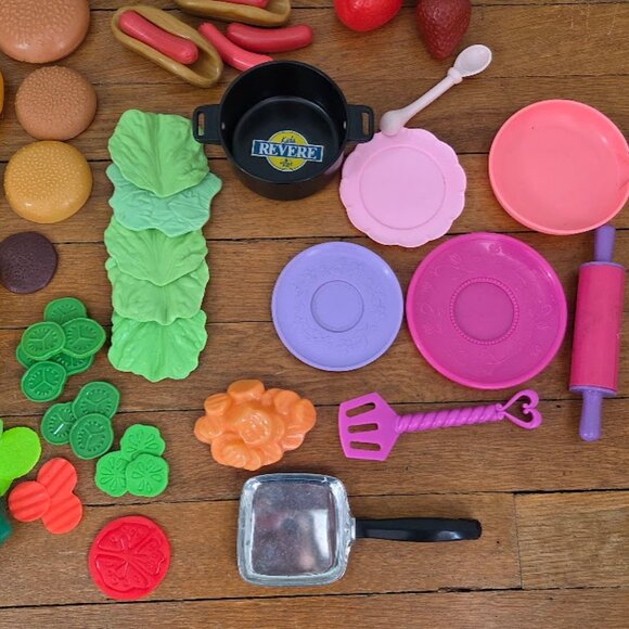 Vintage Lot of Play Food Desserts, Canned Goods, Veggies, and Pans - Picture 3 of 13